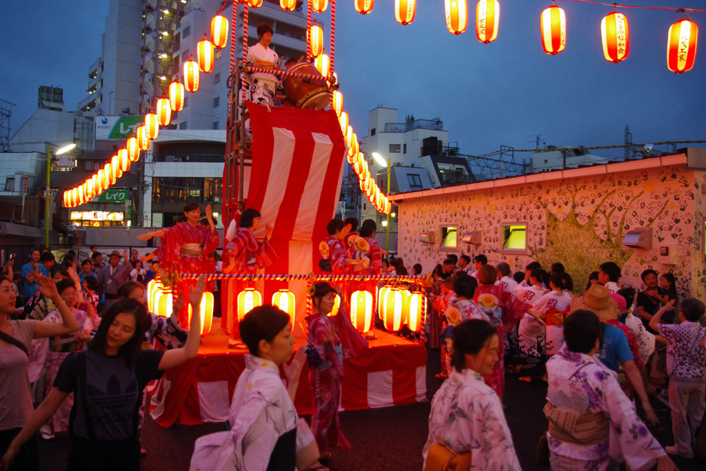 下北沢盆踊り19開催 8 10 土 11 日 祝 シモキタ音頭で踊りゃんせ 下北沢東会 あずま通り商店街